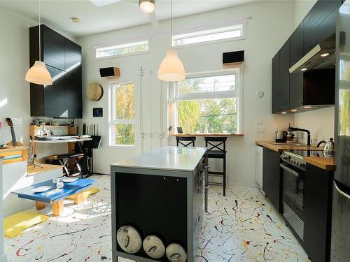 850 Hecate St, Nanaimo, BC - Indoor Photo Showing Kitchen