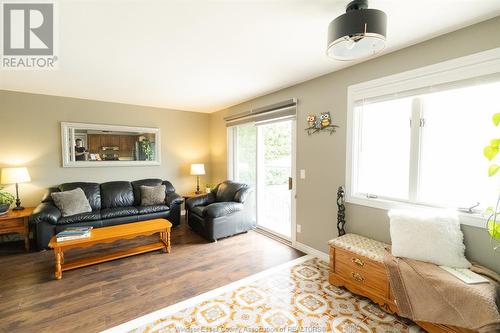 1102 Second Concession Road North, Amherstburg, ON - Indoor Photo Showing Living Room