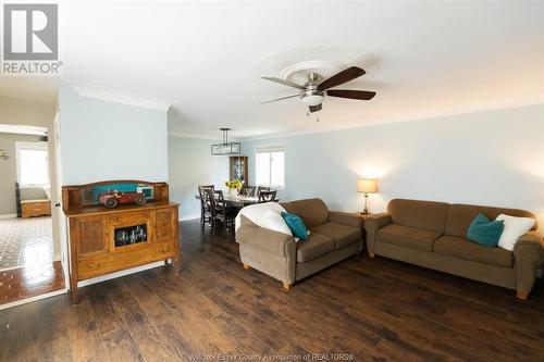 1102 Second Concession Road North, Amherstburg, ON - Indoor Photo Showing Living Room