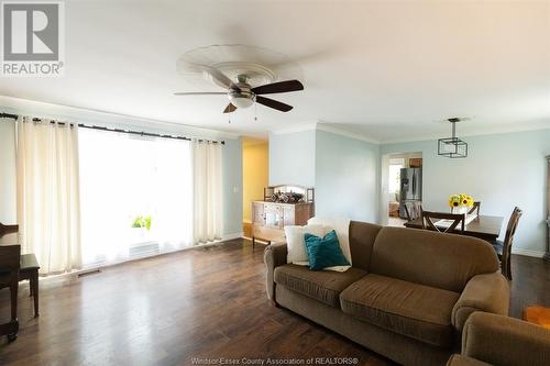 1102 Second Concession Road North, Amherstburg, ON - Indoor Photo Showing Living Room