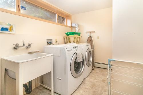 781 Wardlaw Avenue, Kelowna, BC - Indoor Photo Showing Laundry Room