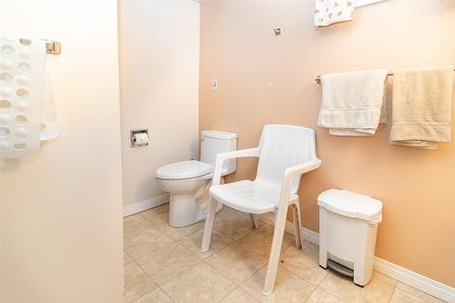 781 Wardlaw Avenue, Kelowna, BC - Indoor Photo Showing Bathroom