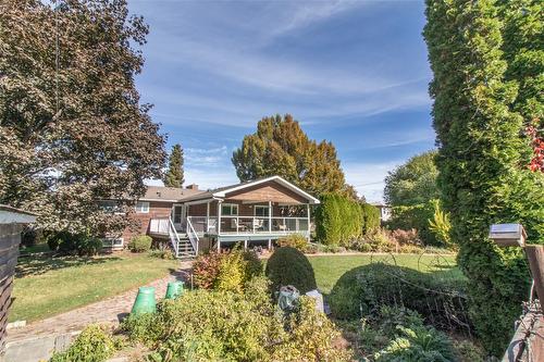 781 Wardlaw Avenue, Kelowna, BC - Outdoor