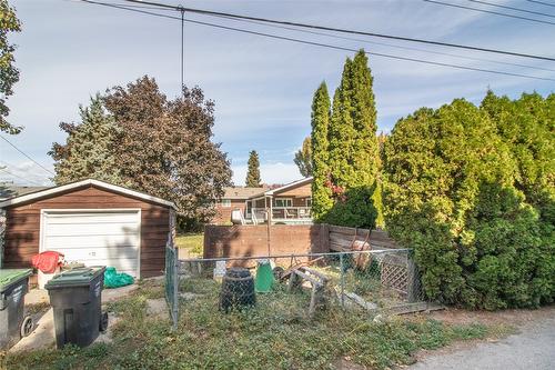 781 Wardlaw Avenue, Kelowna, BC - Outdoor