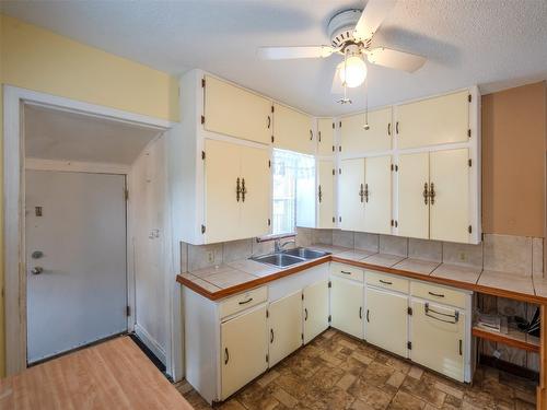 6546 Hollow Street, Oliver, BC - Indoor Photo Showing Kitchen With Double Sink