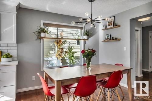 7637 Schmid Cr Nw, Edmonton, AB - Indoor Photo Showing Dining Room