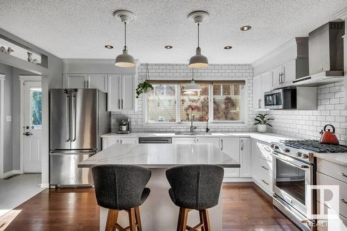 7637 Schmid Cr Nw, Edmonton, AB - Indoor Photo Showing Kitchen With Stainless Steel Kitchen With Upgraded Kitchen