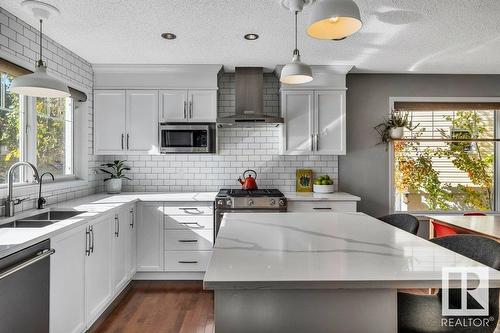 7637 Schmid Cr Nw, Edmonton, AB - Indoor Photo Showing Kitchen With Stainless Steel Kitchen With Double Sink With Upgraded Kitchen