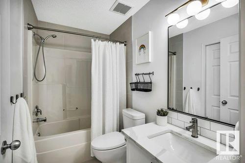 7637 Schmid Cr Nw, Edmonton, AB - Indoor Photo Showing Bathroom