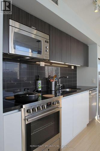 707 - 75 Queens Wharf Road, Toronto, ON - Indoor Photo Showing Kitchen