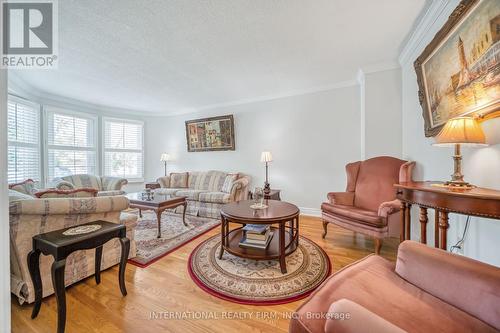 6219 Camgreen Circle, Mississauga, ON - Indoor Photo Showing Living Room