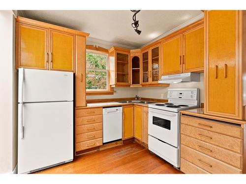 14623 West Beach Avenue, White Rock, BC - Indoor Photo Showing Kitchen