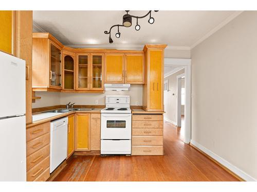 14623 West Beach Avenue, White Rock, BC - Indoor Photo Showing Kitchen With Double Sink