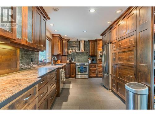 304 Beresford Road, Castlegar, BC - Indoor Photo Showing Kitchen With Stainless Steel Kitchen