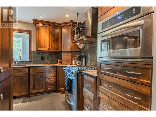 304 Beresford Road, Castlegar, BC - Indoor Photo Showing Kitchen