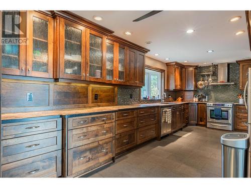 304 Beresford Road, Castlegar, BC - Indoor Photo Showing Kitchen