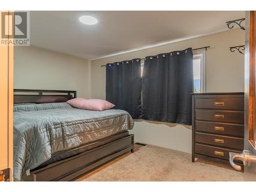 304 Beresford Road, Castlegar, BC - Indoor Photo Showing Bedroom