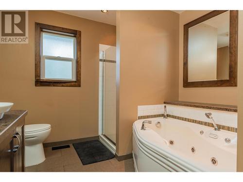 304 Beresford Road, Castlegar, BC - Indoor Photo Showing Bathroom