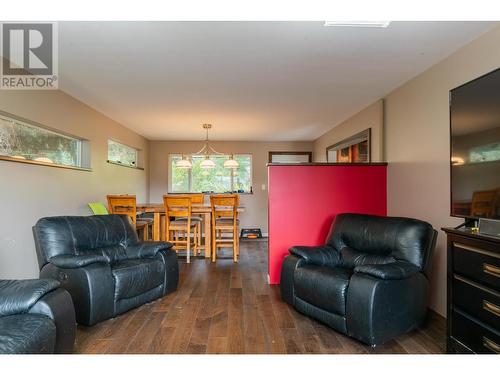 304 Beresford Road, Castlegar, BC - Indoor Photo Showing Living Room