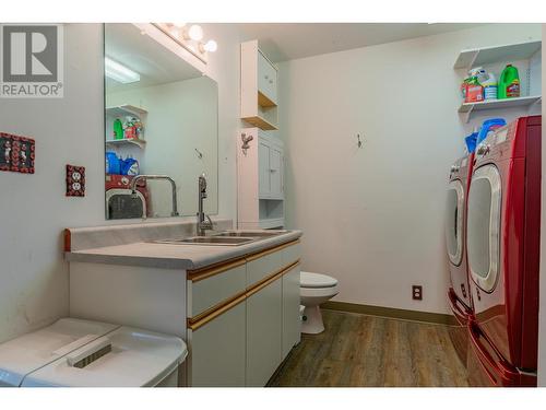 304 Beresford Road, Castlegar, BC - Indoor Photo Showing Laundry Room