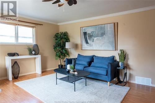 218 Sandys Street, Chatham, ON - Indoor Photo Showing Living Room