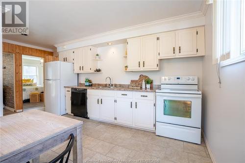 218 Sandys Street, Chatham, ON - Indoor Photo Showing Kitchen