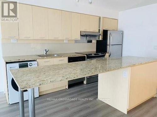 511 - 19 Singer Court, Toronto, ON - Indoor Photo Showing Kitchen