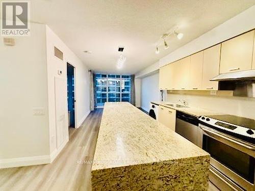 511 - 19 Singer Court, Toronto, ON - Indoor Photo Showing Kitchen