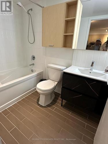 511 - 19 Singer Court, Toronto, ON - Indoor Photo Showing Bathroom