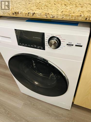 511 - 19 Singer Court, Toronto, ON - Indoor Photo Showing Laundry Room