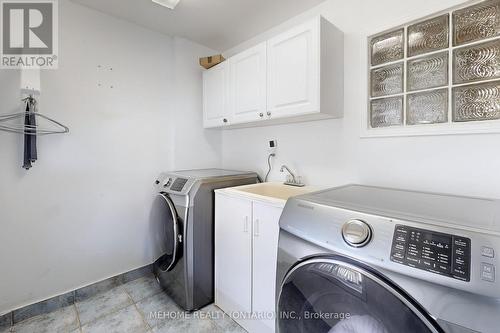 235 Shirley Drive, Richmond Hill, ON - Indoor Photo Showing Laundry Room