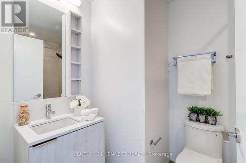 3006 - 1000 Portage Parkway, Vaughan, ON - Indoor Photo Showing Bathroom