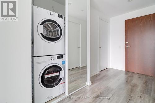 3006 - 1000 Portage Parkway, Vaughan, ON - Indoor Photo Showing Laundry Room