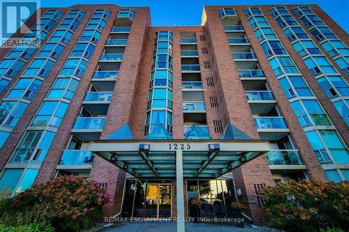 108 - 1225 North Shore Boulevard, Burlington, ON - Outdoor With Balcony With Facade