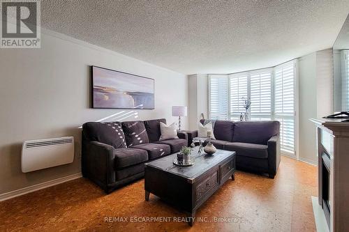 108 - 1225 North Shore Boulevard, Burlington, ON - Indoor Photo Showing Living Room