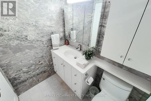 108 - 1225 North Shore Boulevard, Burlington, ON - Indoor Photo Showing Bathroom