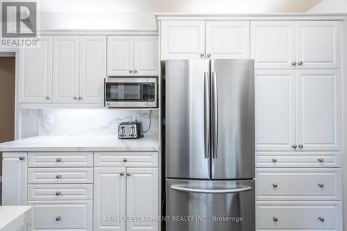 26 Wildan Drive, Hamilton, ON - Indoor Photo Showing Kitchen With Stainless Steel Kitchen