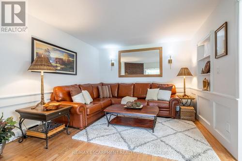 26 Wildan Drive, Hamilton, ON - Indoor Photo Showing Living Room