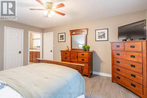 26 Wildan Drive, Hamilton, ON - Indoor Photo Showing Bedroom