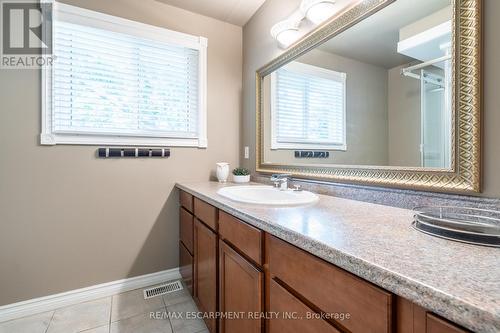 26 Wildan Drive, Hamilton, ON - Indoor Photo Showing Bathroom