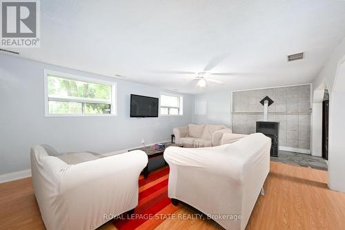 515 Brock Road, Hamilton, ON - Indoor Photo Showing Bedroom