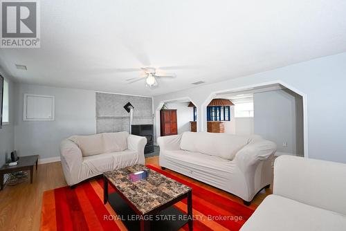 515 Brock Road, Hamilton, ON - Indoor Photo Showing Living Room