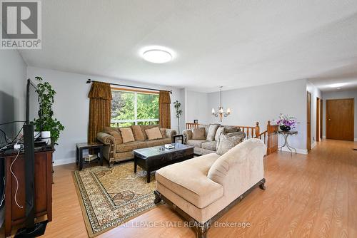 515 Brock Road, Hamilton, ON - Indoor Photo Showing Living Room