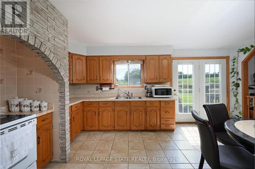 515 Brock Road, Hamilton, ON - Indoor Photo Showing Kitchen With Double Sink