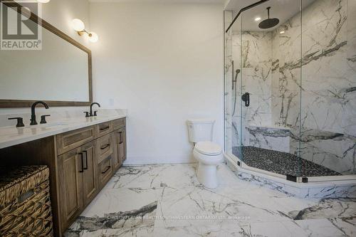 102 Dawson Street, Waterloo, ON - Indoor Photo Showing Bathroom