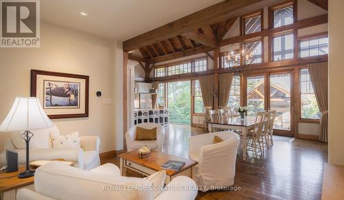 103 Hoggard Court, Blue Mountains, ON - Indoor Photo Showing Living Room