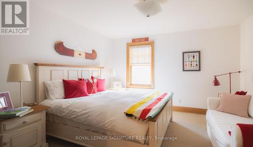 103 Hoggard Court, Blue Mountains, ON - Indoor Photo Showing Bedroom