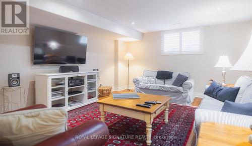 103 Hoggard Court, Blue Mountains, ON - Indoor Photo Showing Living Room