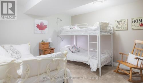 103 Hoggard Court, Blue Mountains, ON - Indoor Photo Showing Bedroom