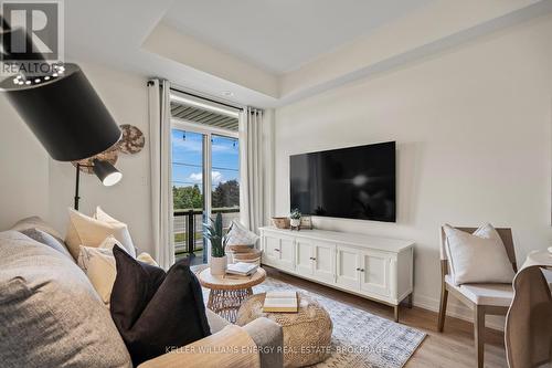 302 - 2550 Castlegate Crossing, Pickering (Duffin Heights), ON - Indoor Photo Showing Living Room